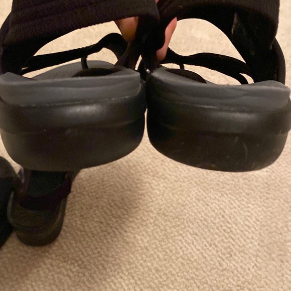 2 pairs of of BZees sandals . Both have been used.... 2 PAIRS! - Picture 14 of 16